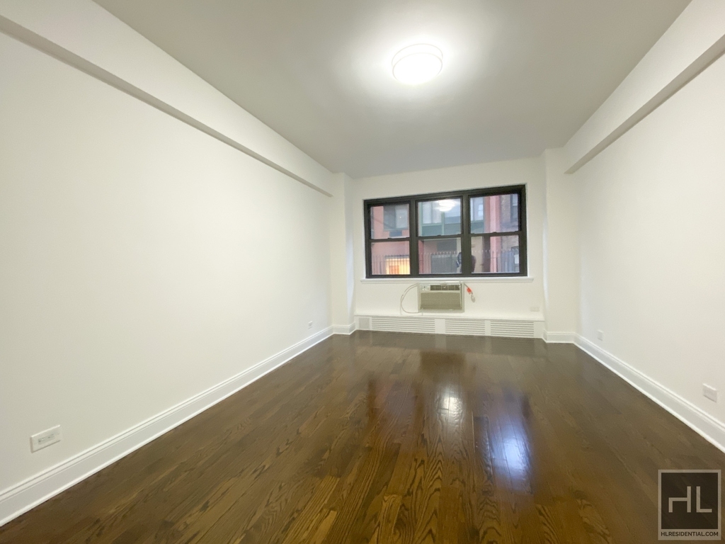 East 69 Street - Photo 1