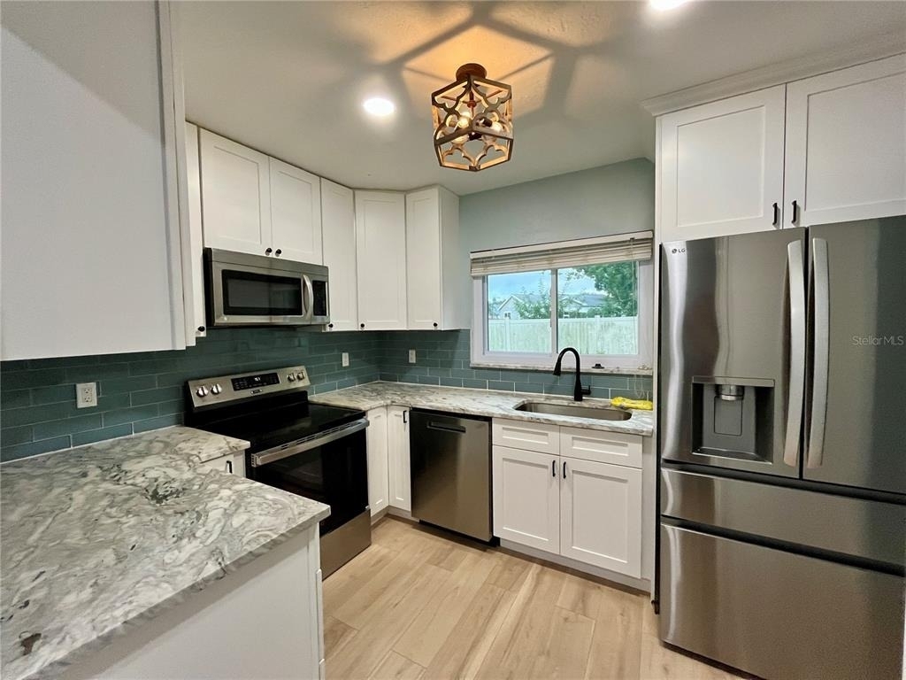 8330 Waverly Road N - Photo 4