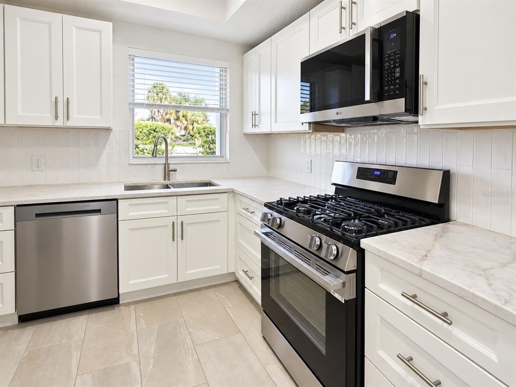 1819 Shore Drive S - Photo 2