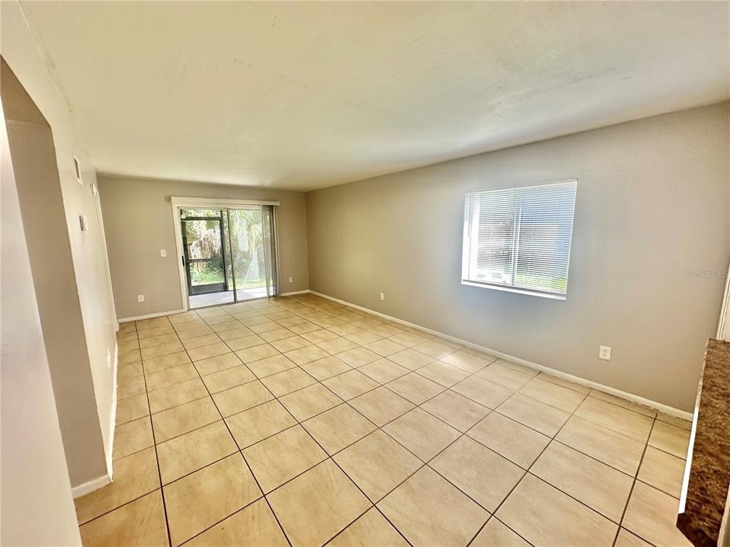 2549 S Oak Avenue - Photo 2