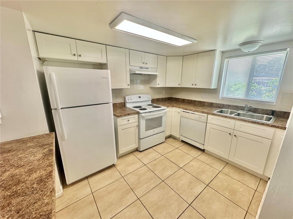 2549 S Oak Avenue - Photo 1