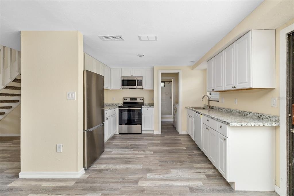 2004 Wood Hollow Place - Photo 11