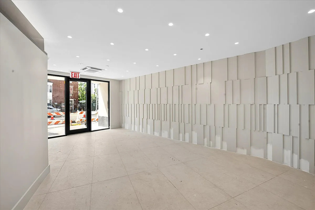 1408 Vyse Avenue - Photo 5