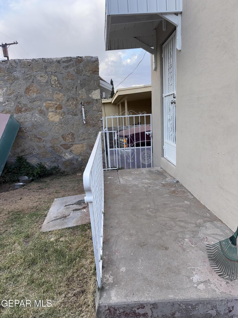628 Loretto Road - Photo 11