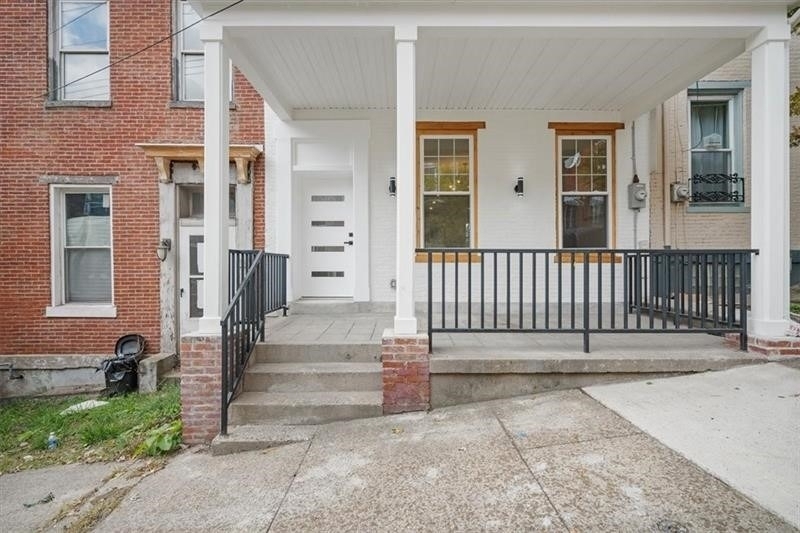 1437 Sandusky St - Photo 2