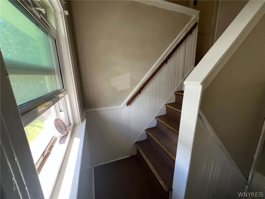 98 Freund Street - Photo 2