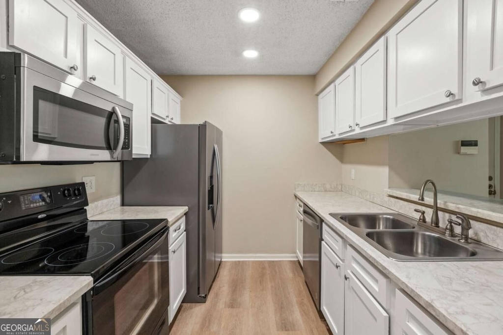 611 Barrington Hills Drive - Photo 20