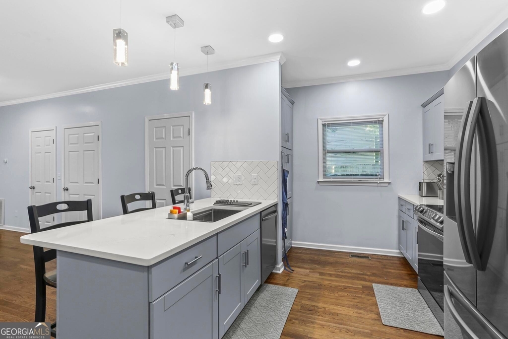 687 Windsor Street Sw - Photo 10