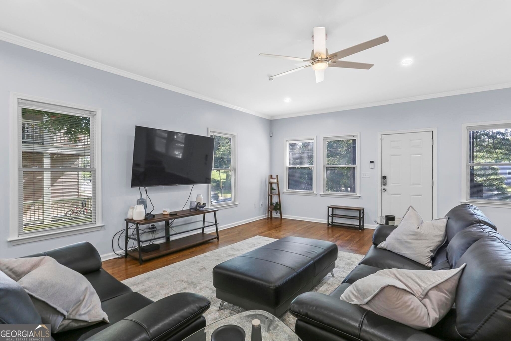 687 Windsor Street Sw - Photo 4