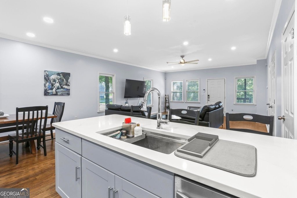 687 Windsor Street Sw - Photo 13