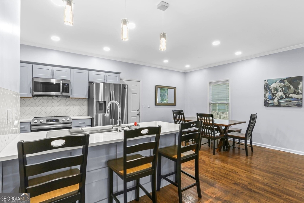687 Windsor Street Sw - Photo 8