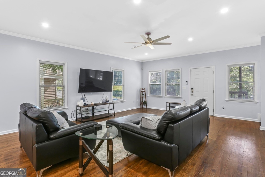 687 Windsor Street Sw - Photo 6