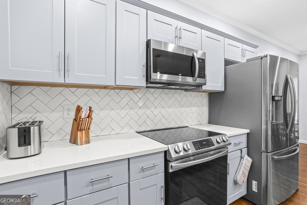 687 Windsor Street Sw - Photo 11