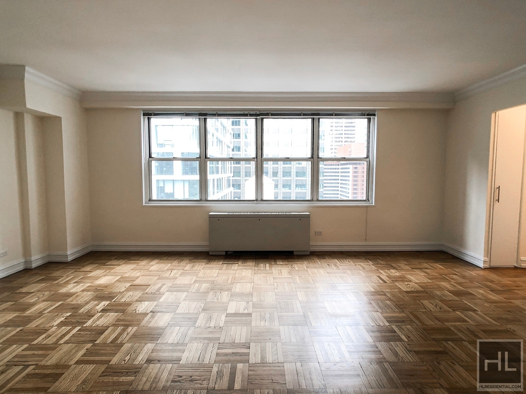 Eighth Avenue - Photo 1