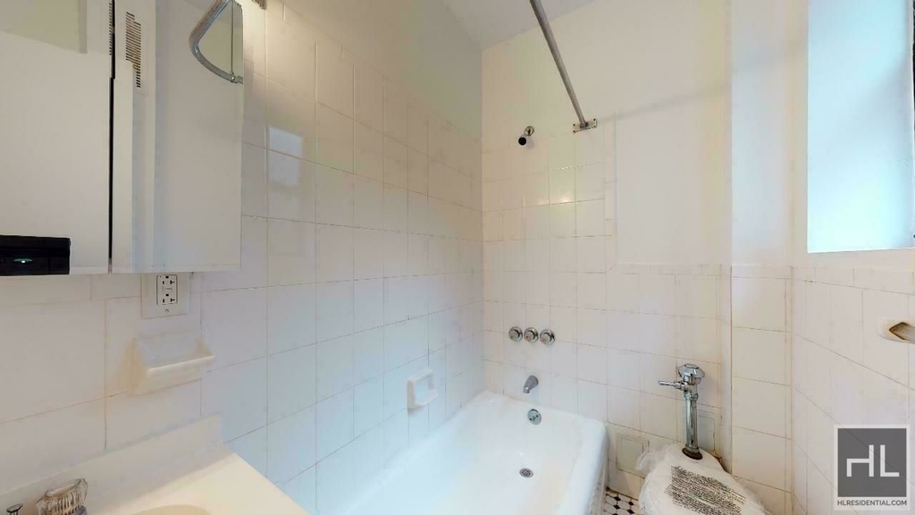 West 45 Street - Photo 3
