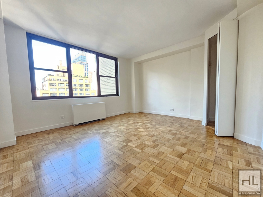 East 49 Street - Photo 3
