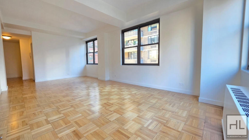 East 49 Street - Photo 2