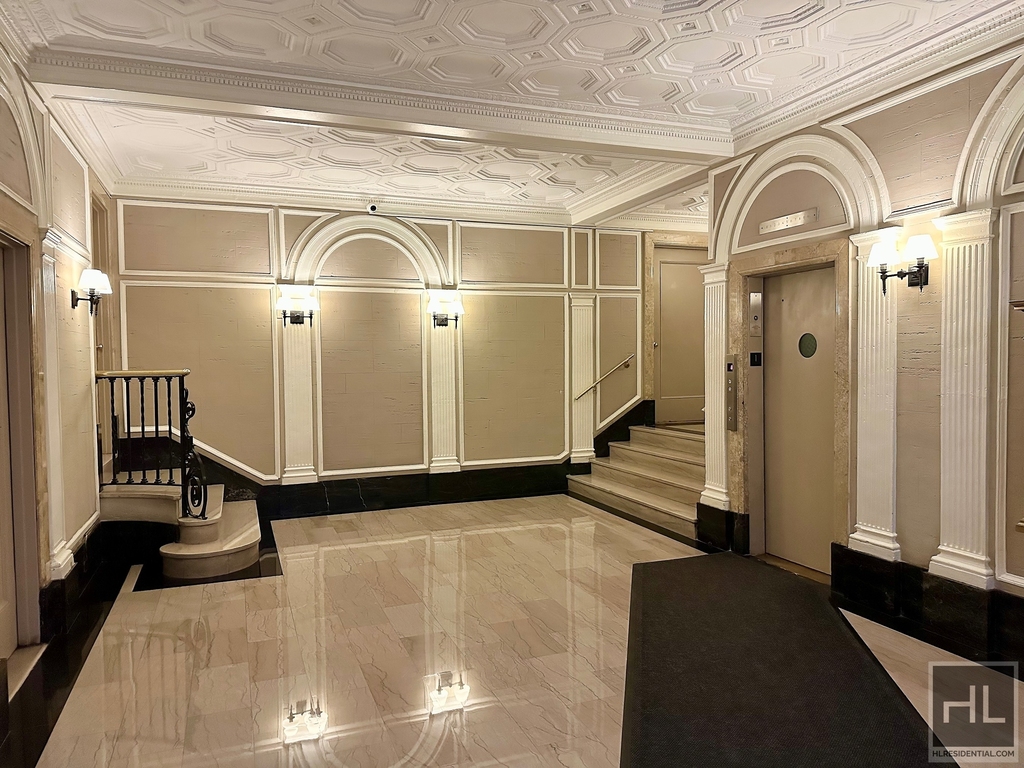 West 68 Street - Photo 8