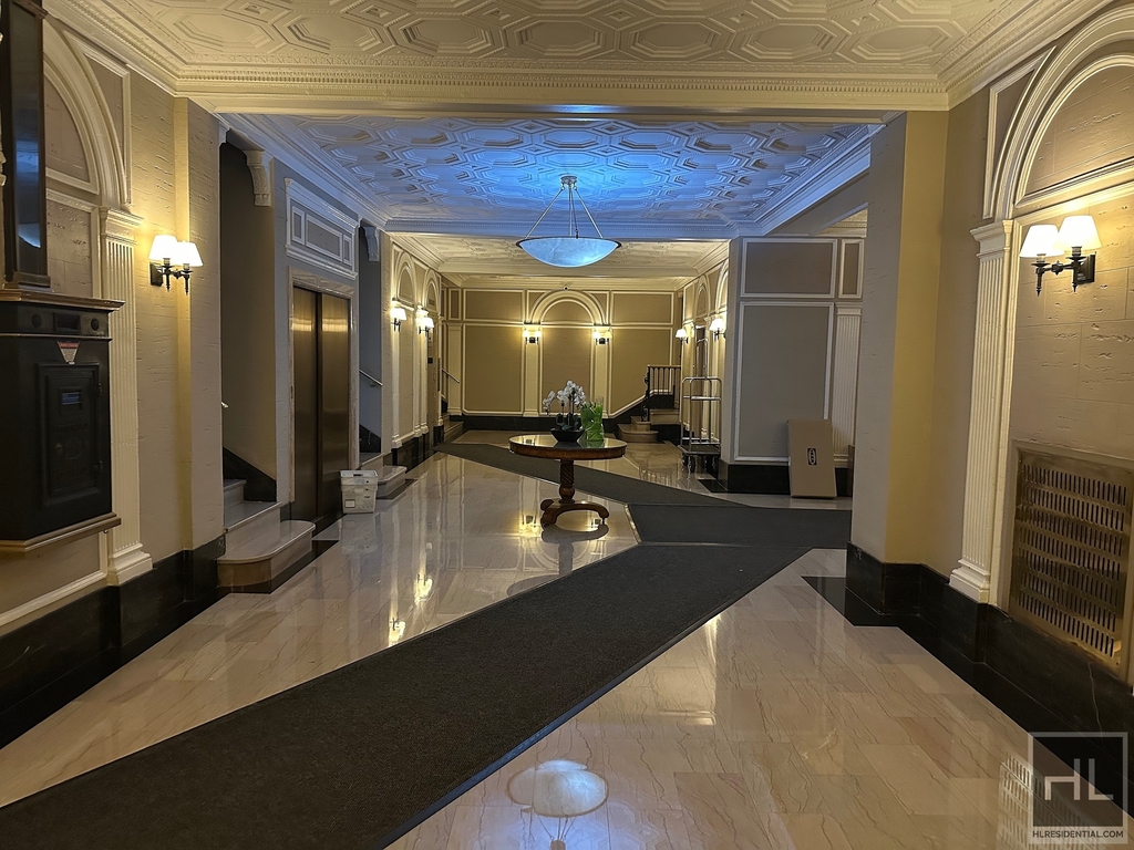 West 68 Street - Photo 7