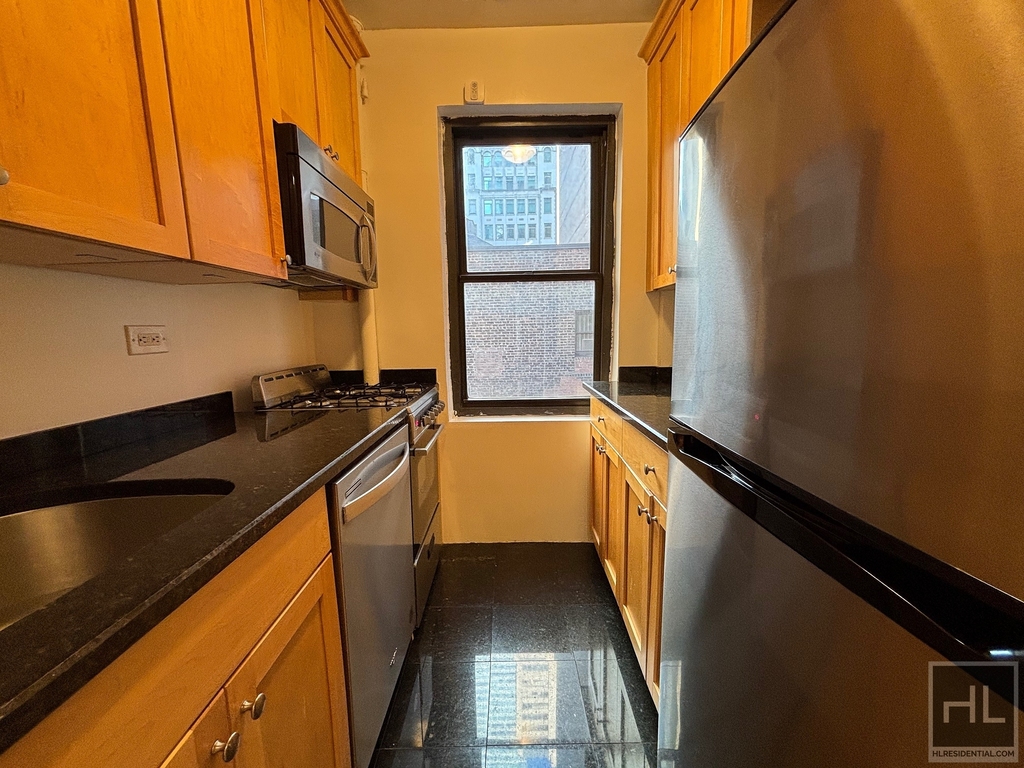 East 56 Street - Photo 3