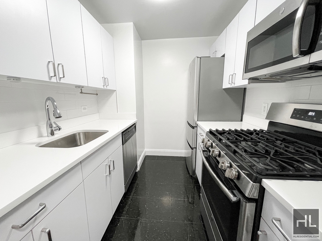 E 88th St - Photo 4