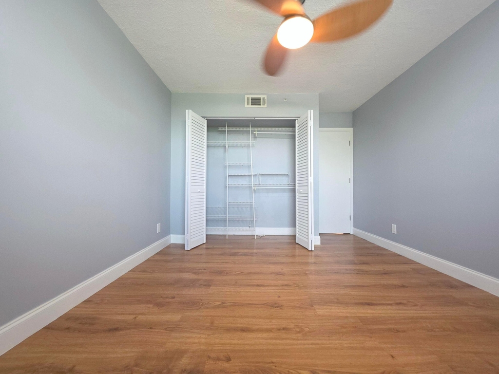 1341 Se 3rd Avenue - Photo 8