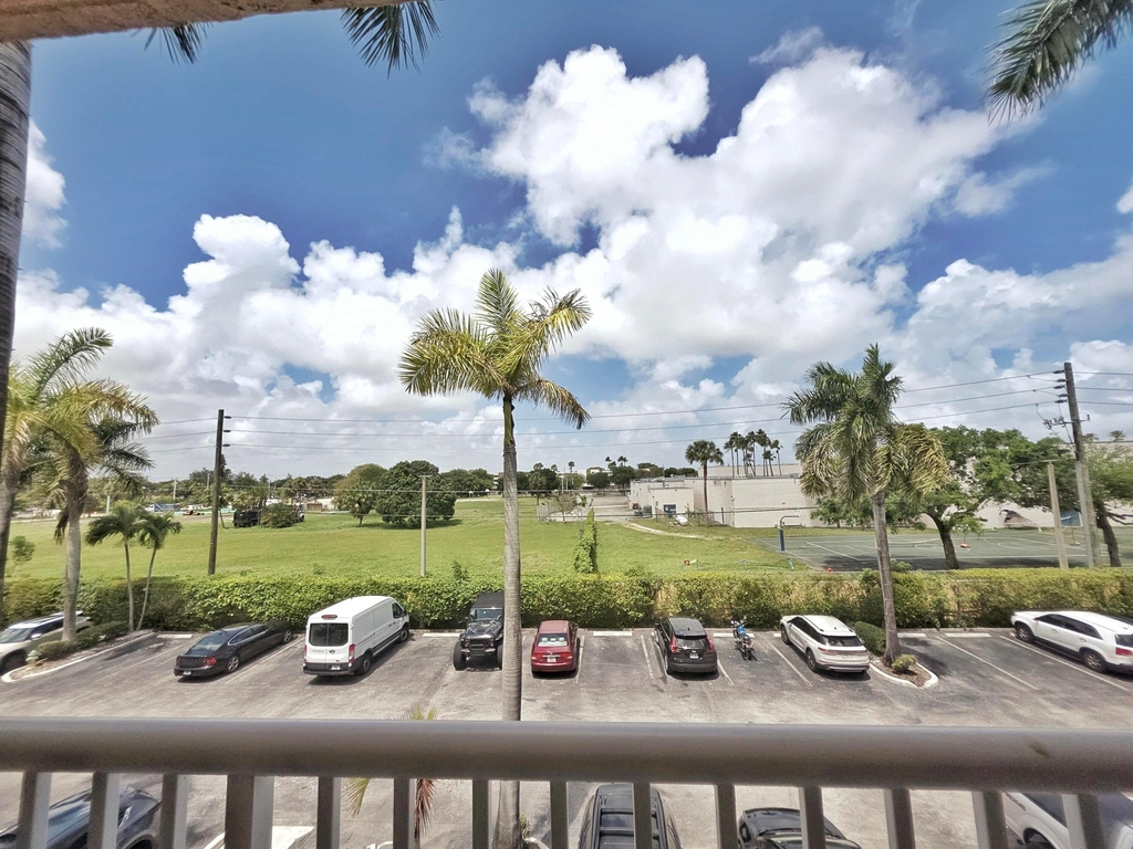 1341 Se 3rd Avenue - Photo 12