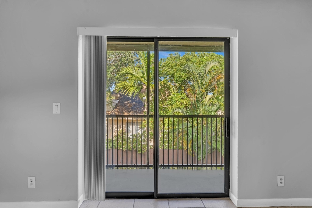 21904 Lake Forest Circle - Photo 4