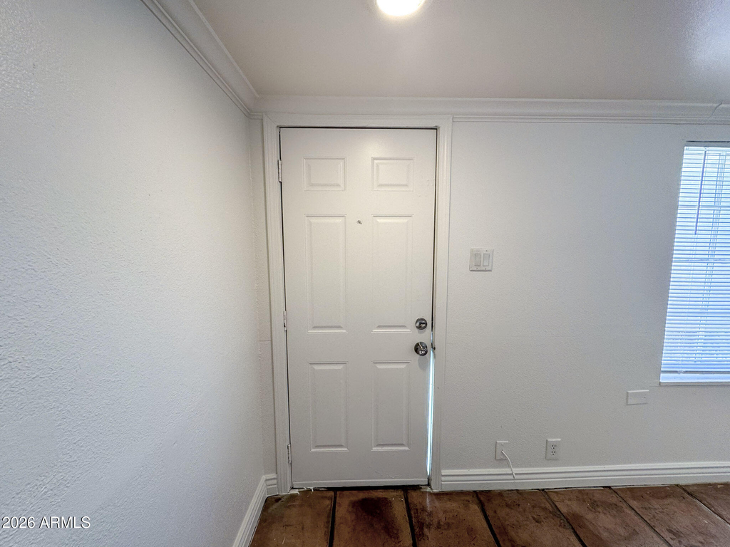 308 E Vogel Avenue - Photo 7