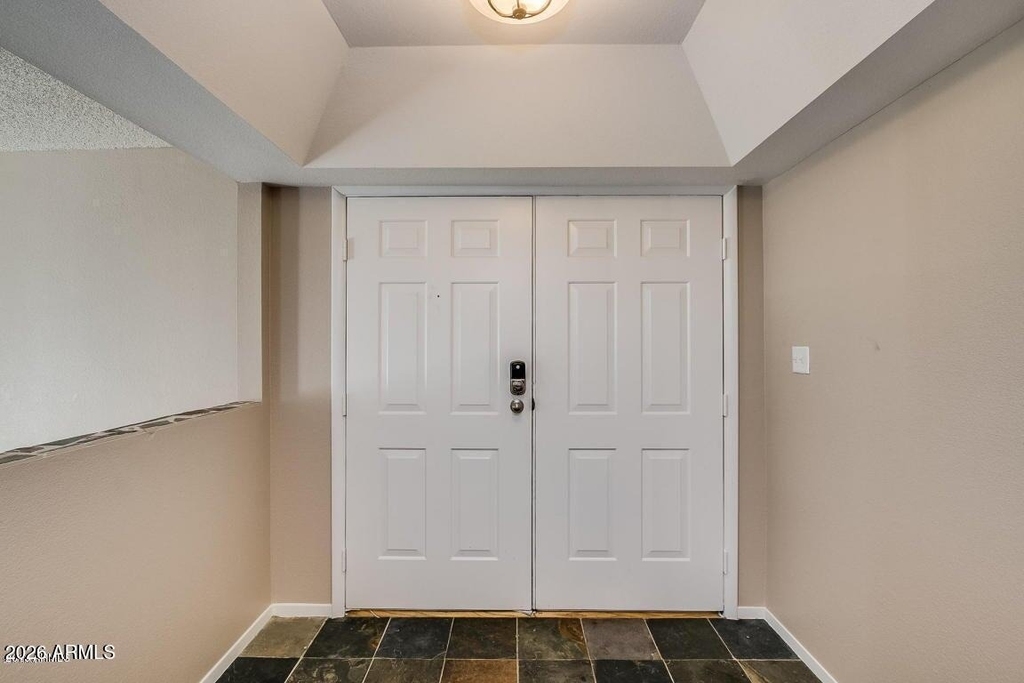 18811 N 19th Avenue - Photo 2
