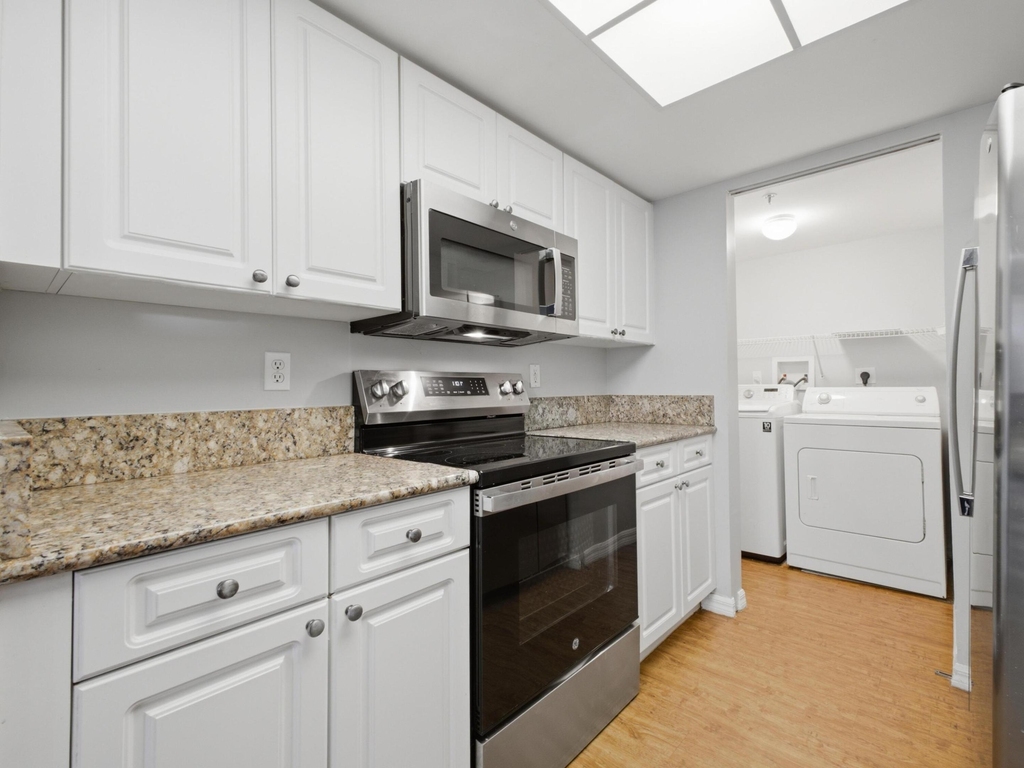 900 Crestwood Court S - Photo 16