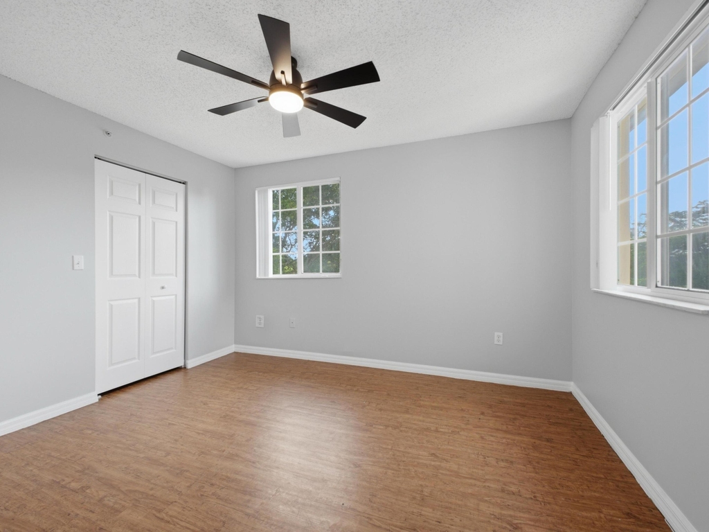 900 Crestwood Court S - Photo 22