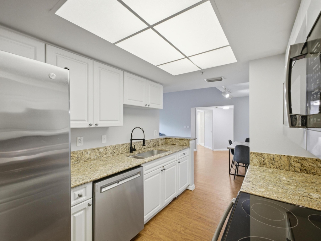 900 Crestwood Court S - Photo 14