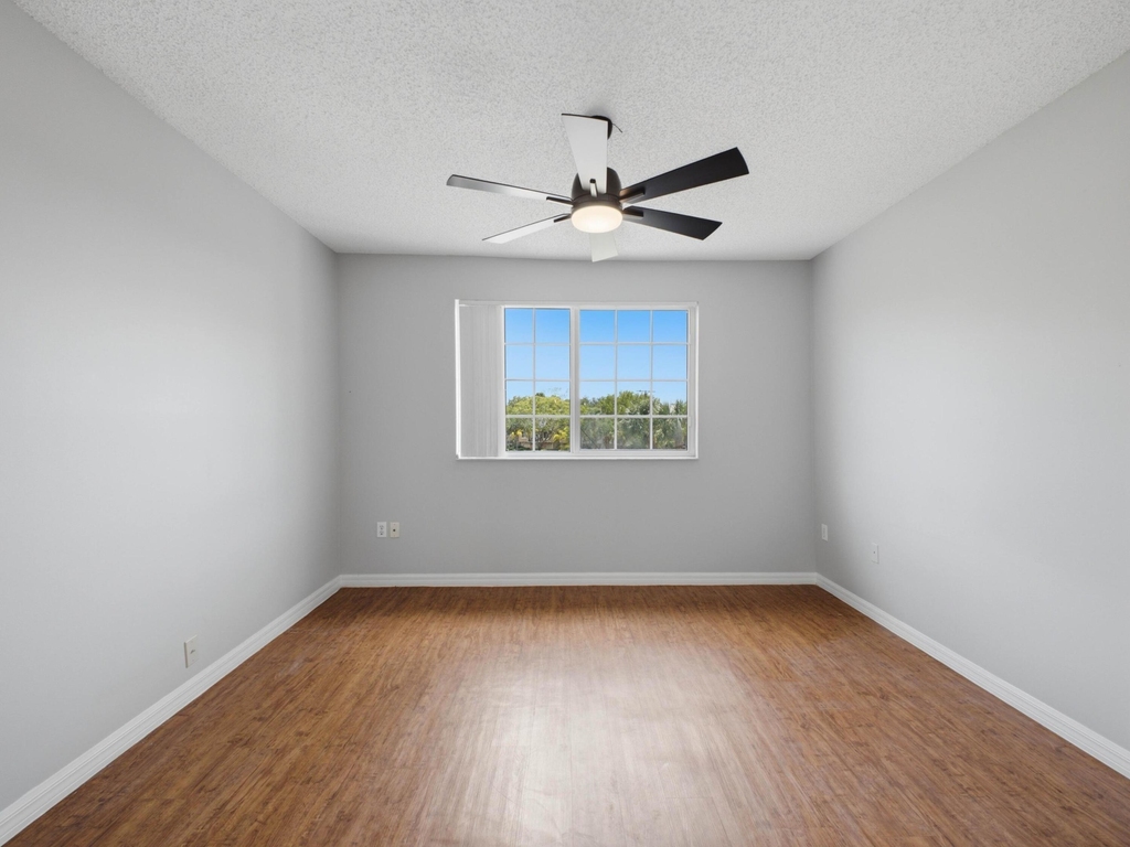 900 Crestwood Court S - Photo 18
