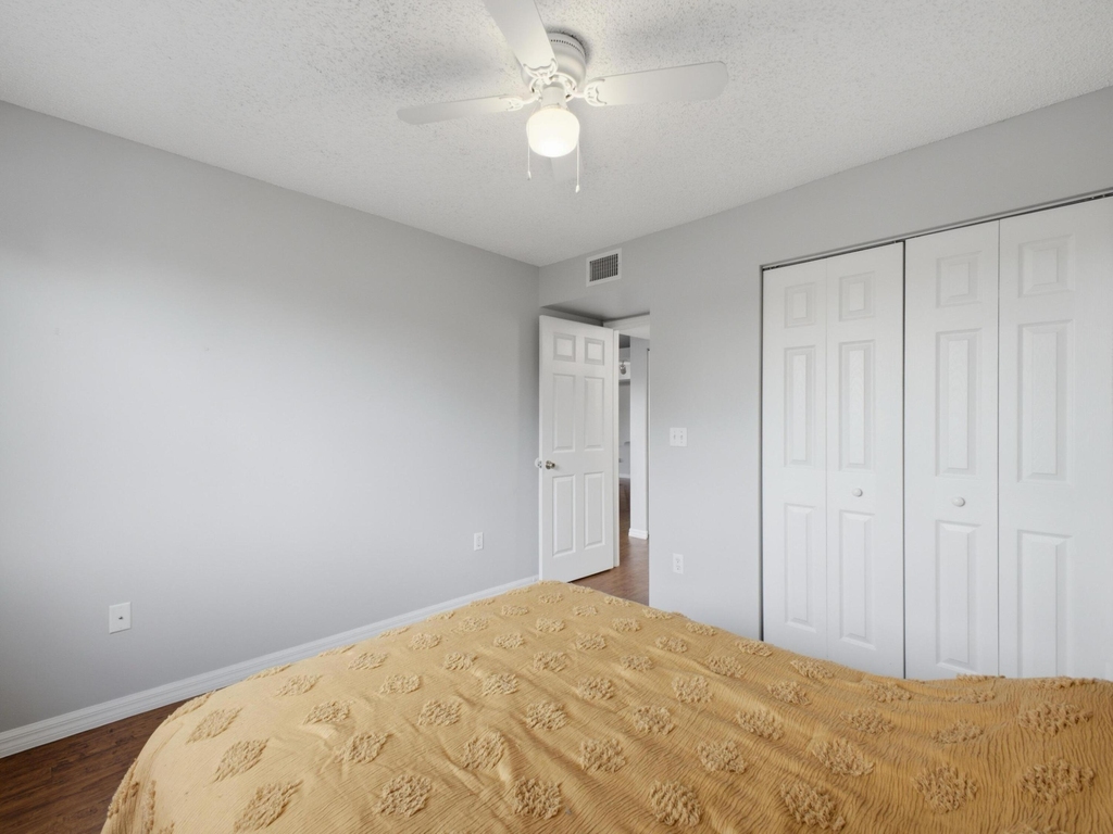900 Crestwood Court S - Photo 20
