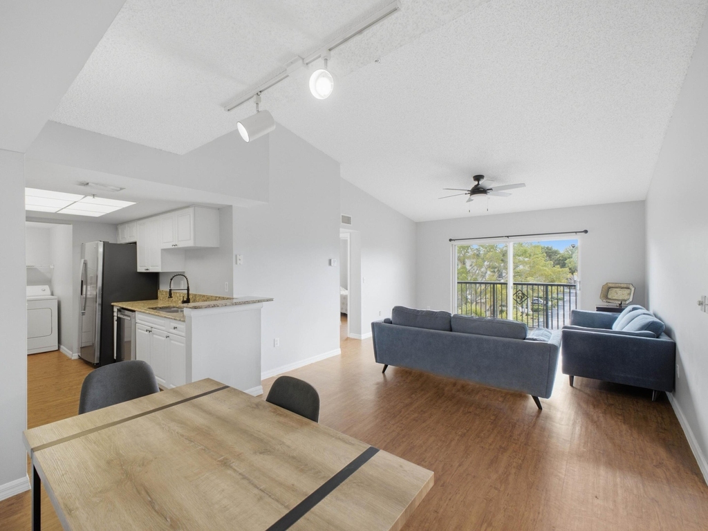 900 Crestwood Court S - Photo 1