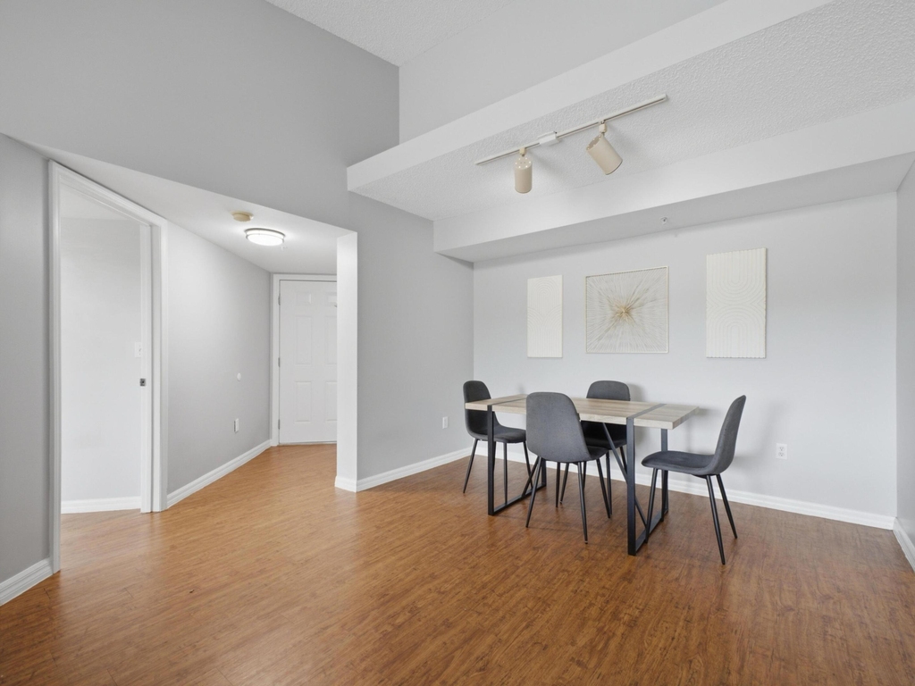 900 Crestwood Court S - Photo 2