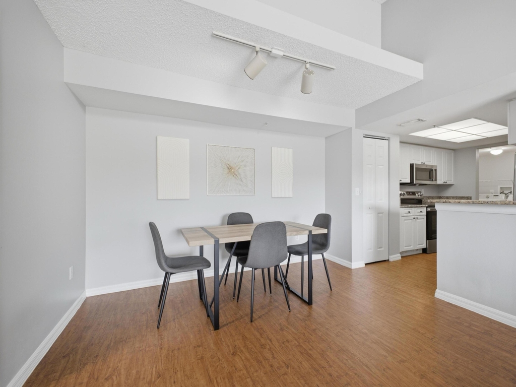 900 Crestwood Court S - Photo 10