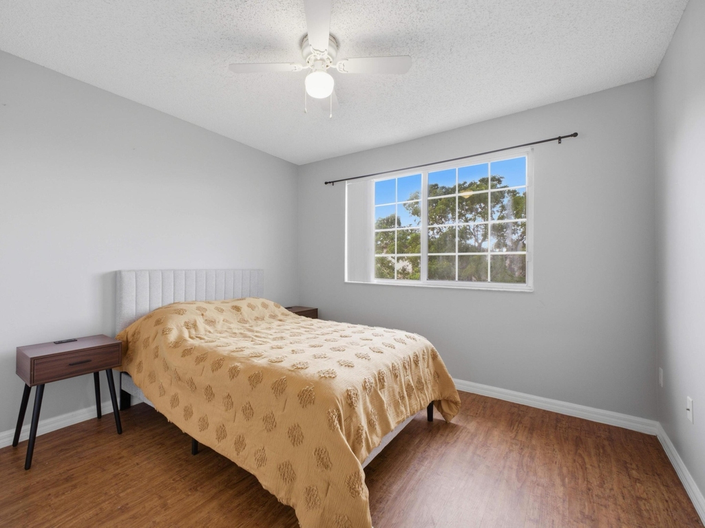 900 Crestwood Court S - Photo 19