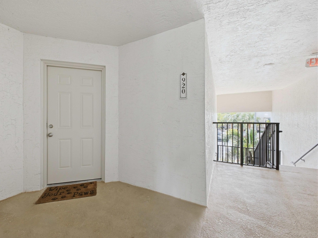 900 Crestwood Court S - Photo 29