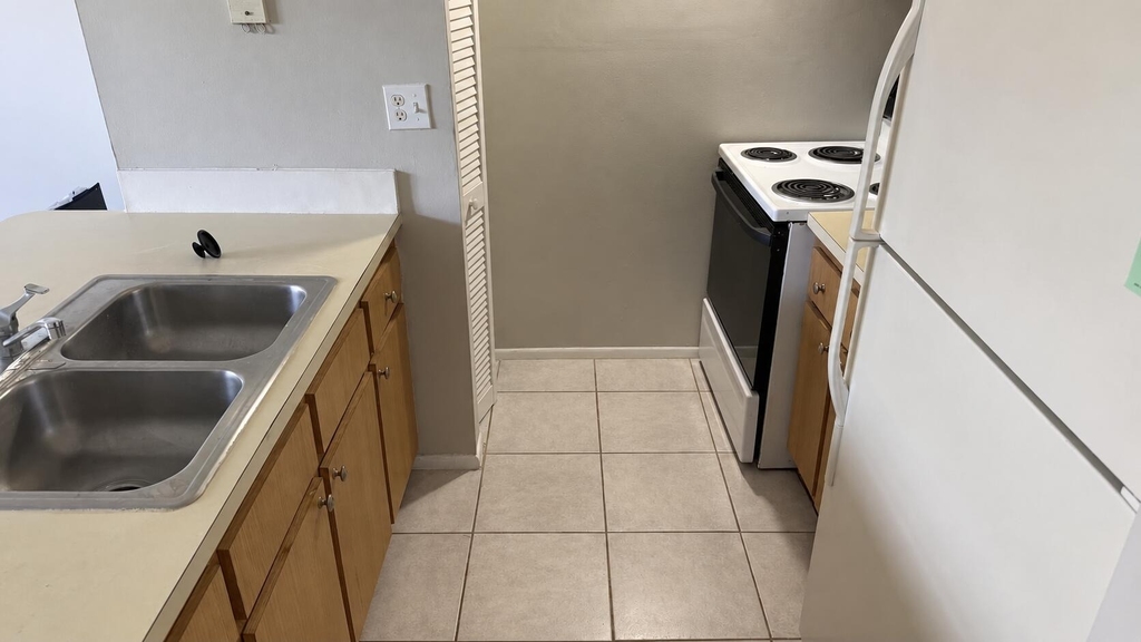 2501 Riverside Drive - Photo 10