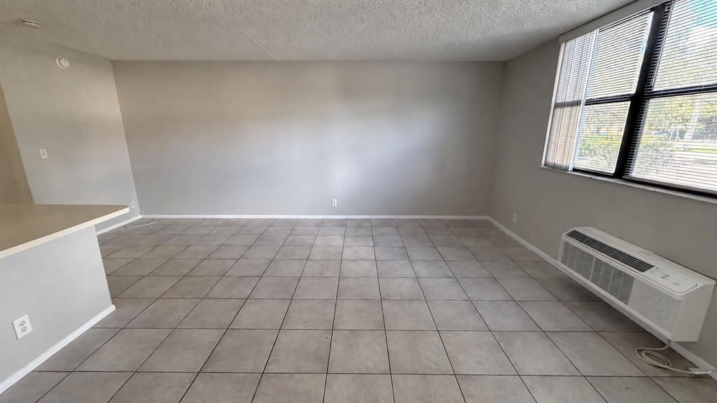 2501 Riverside Drive - Photo 11
