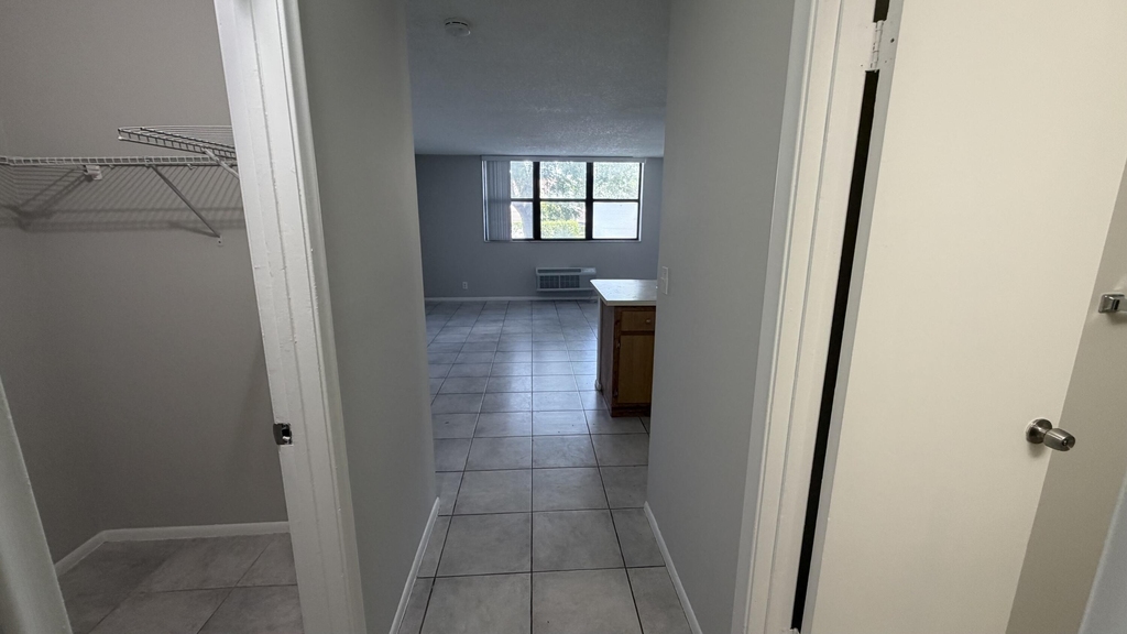 2501 Riverside Drive - Photo 4