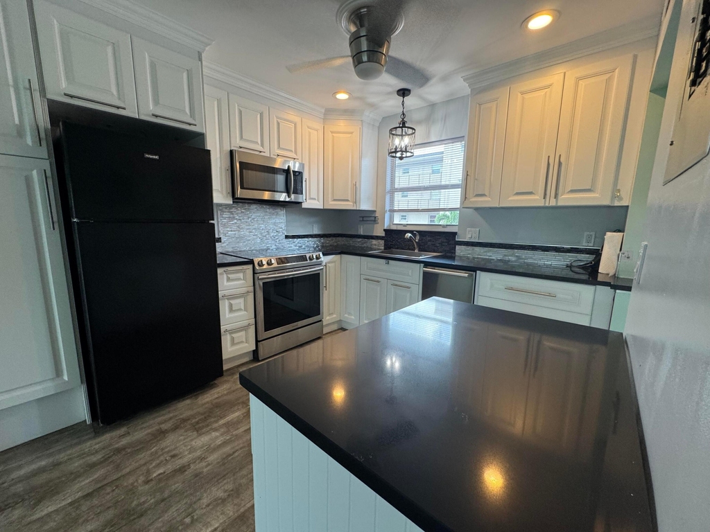 721 Lori Drive - Photo 2