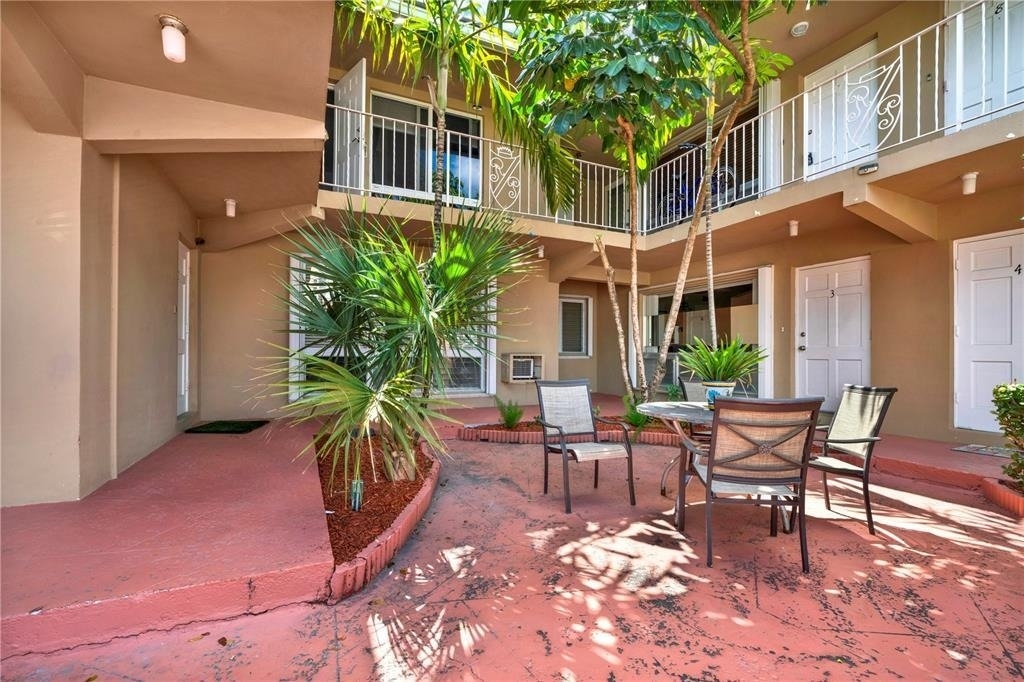 2864 Ne 32nd Street - Photo 2