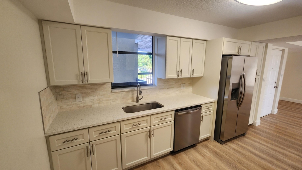 820 Lavers Circle - Photo 7