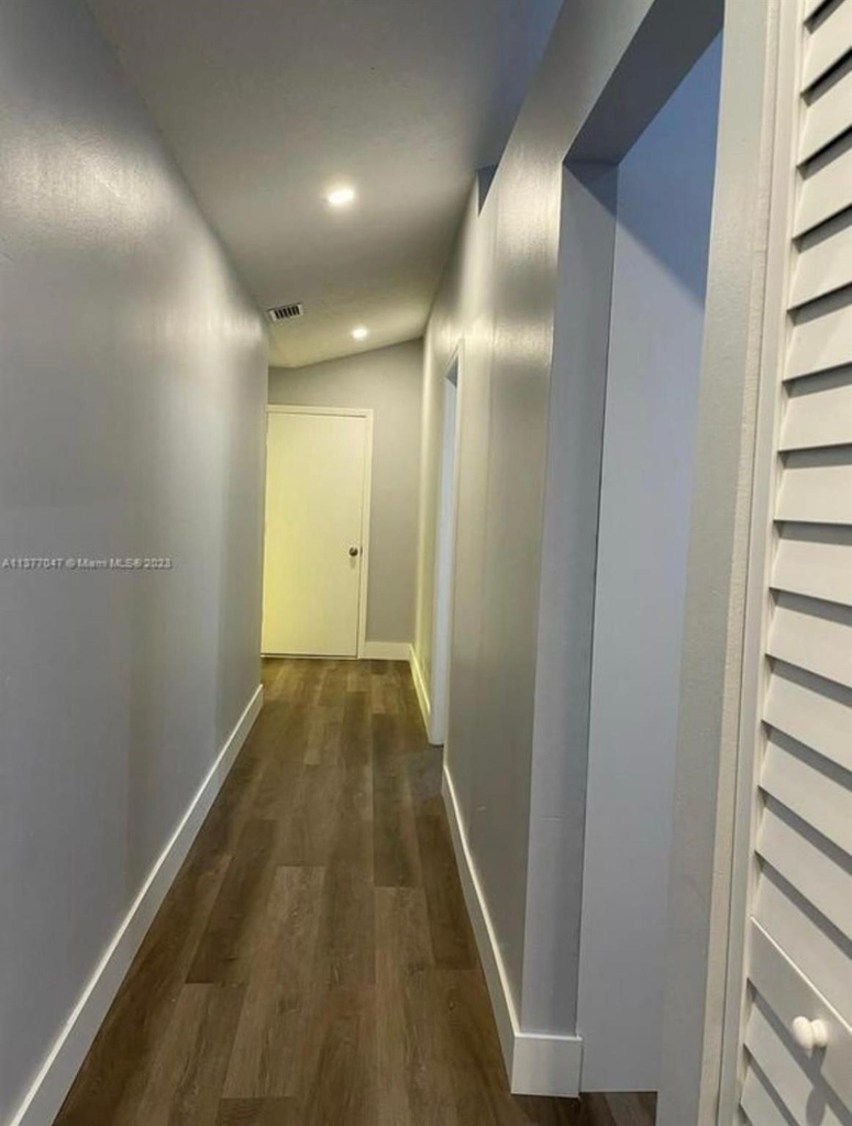 4125 Nw 78th Avenue - Photo 9
