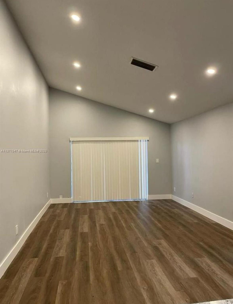 4125 Nw 78th Avenue - Photo 6