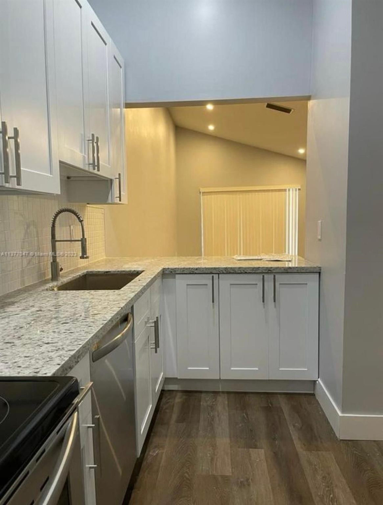 4125 Nw 78th Avenue - Photo 4