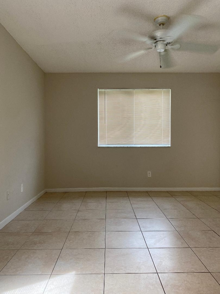 1095 Coral Club Drive - Photo 6